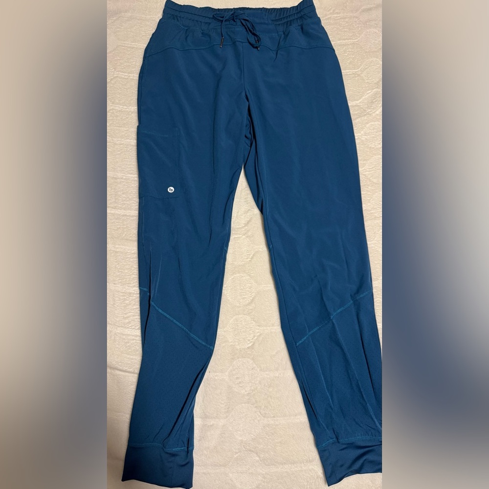 Barco one Uniforms Boost 3-Pocket Mid-Rise Jogger Scrub Pant Size S Bahama color